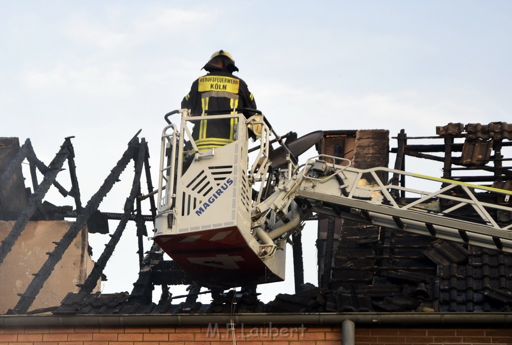 Feuer 2 Vollbrand Reihenhaus Roggendorf Berrischstr P129.JPG - Miklos Laubert